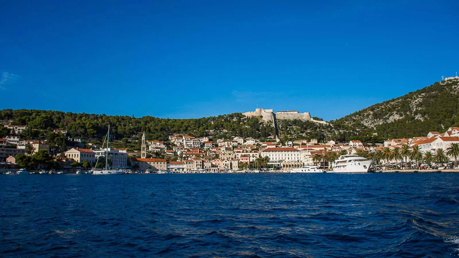 hvar port