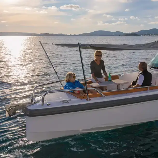 CRUISE IN STYLE WITH THE SPLIT TAXI BOAT AXOPAR 28 T-TOP