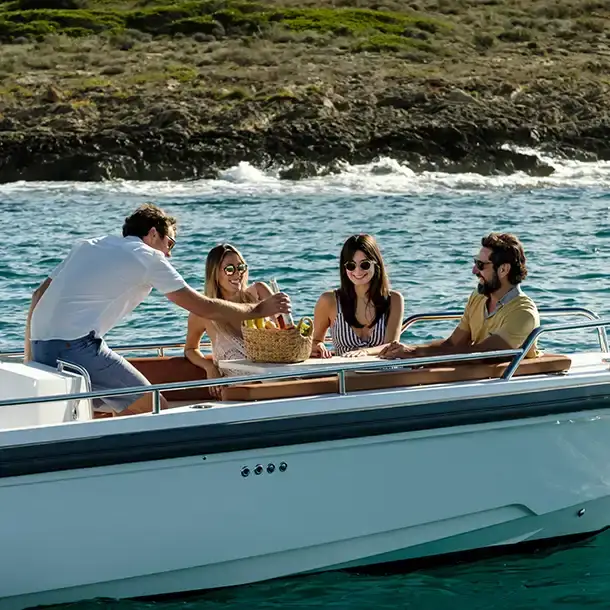 CRUISE IN STYLE WITH THE SPLIT TAXI BOAT AXOPAR 28 T-TOP